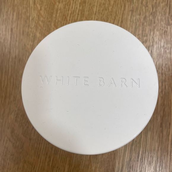 White Barn White Gardenia Candle - Classic Cream - Picture 2 of 4